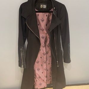 Small Mackage trench with leather detailing